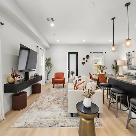 Townhouse Nr Dt & Med Center Games Pet Wifi Villa